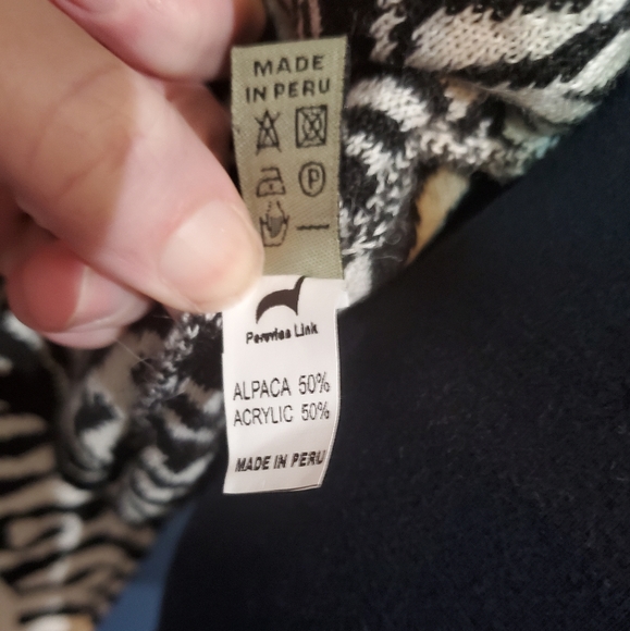 Alpaca Sweater - Picture 5 of 5